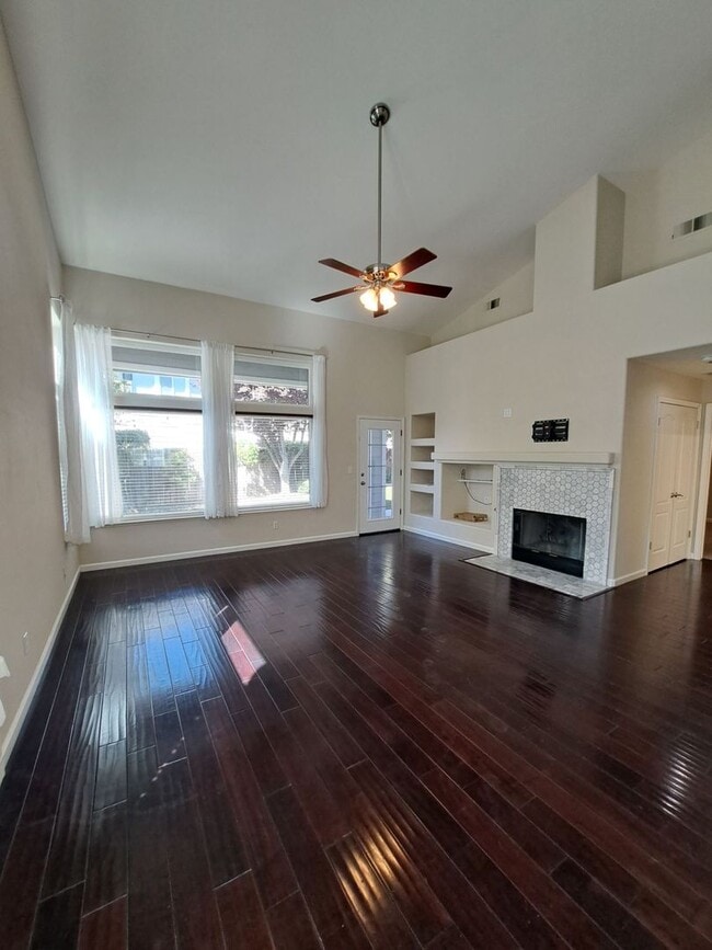 Building Photo - 3-Bedroom 2 Story Home in a Gated Communit...