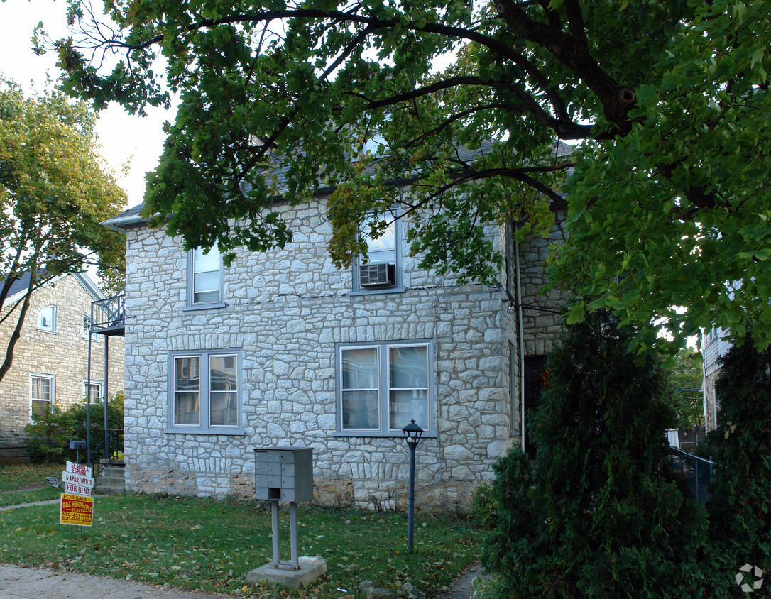 Building Photo - 584 - 586 E Chestnut St