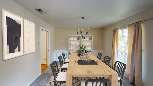 Building Photo - Classic Windcrest home with large, fenced ...