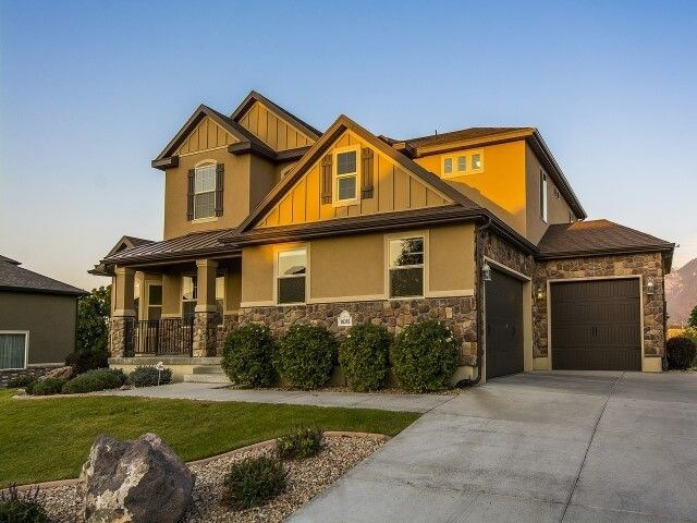 Building Photo - 5000 sq ft 4 bed/4 bath Riverwalk Home