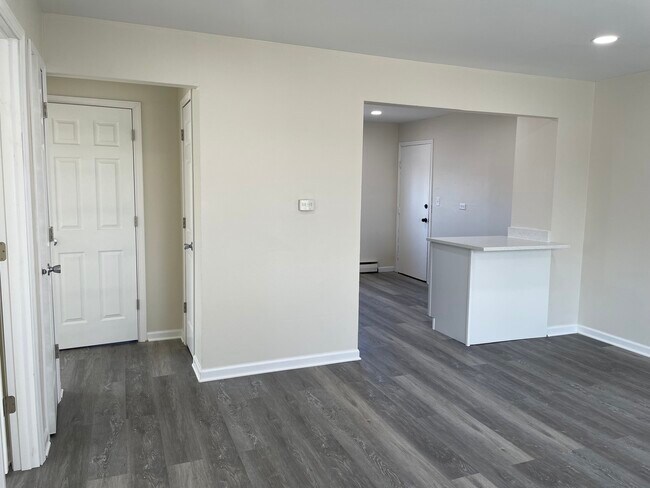 Building Photo - 318 N 3rd Ave