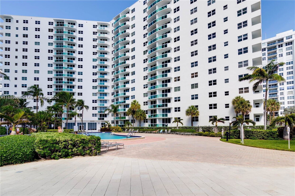 Primary Photo - 3001 S Ocean Dr