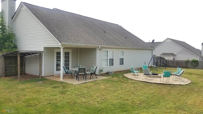 Building Photo - 515 Carriage Dr