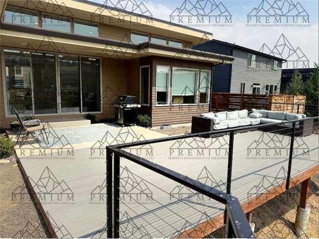 Building Photo - 3 BED 2 BATH FULLY FURNISHED HOME!!!