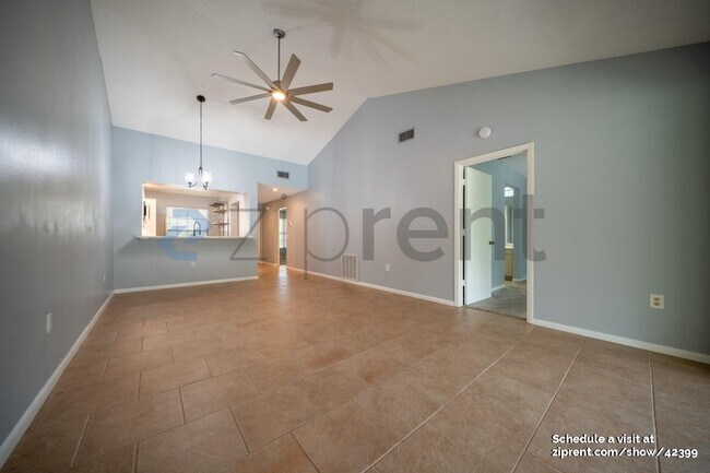 Building Photo - 4817 Winslow Beacon