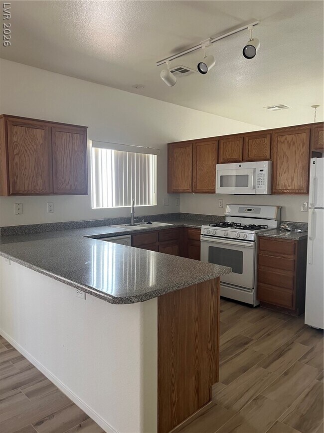 Foto del edificio - 6273 Highland Gardens Dr