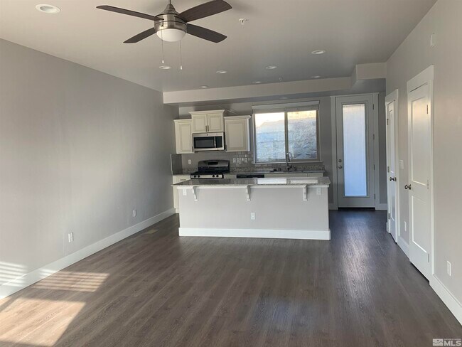 Building Photo - 700 Bluffs Ct