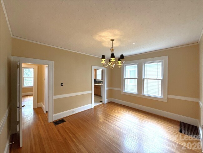 Building Photo - 420 N Laurel Ave