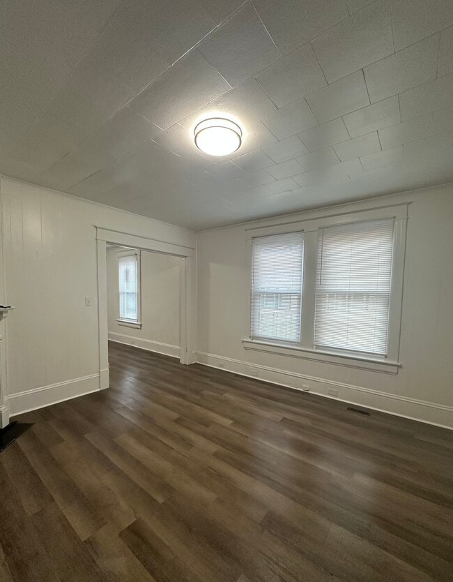 Building Photo - 617 Pender St