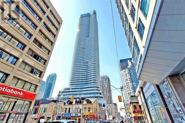 Building Photo - 11-1611 Wellesley St W