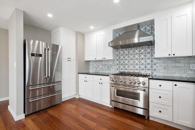 Foto del edificio - 3053 Alki Ave SW