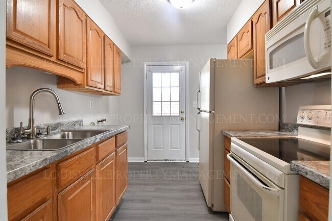 Building Photo - 4905 Garden Green Way