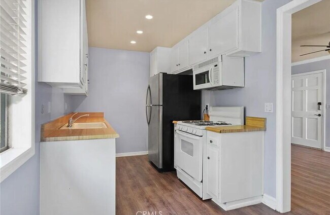 Foto del edificio - "Chic 1-Bed Apartment in Orange, CA with H...