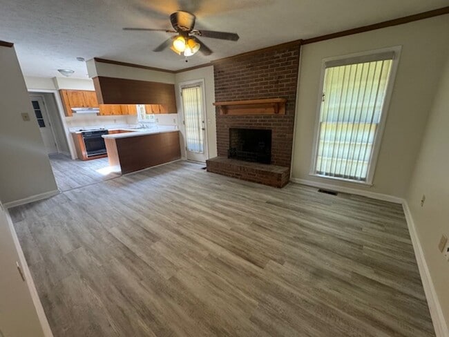 Building Photo - 103 W Greenwich Cir