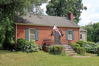 Building Photo - 1412 Cherry Ave