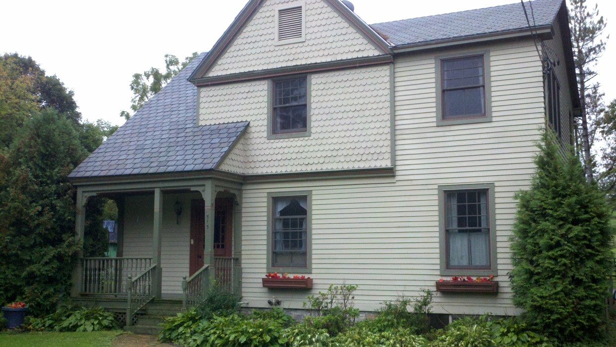 Apartment Building - 515 Main St