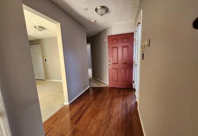 Foto del edificio - 201 Waterdown Dr