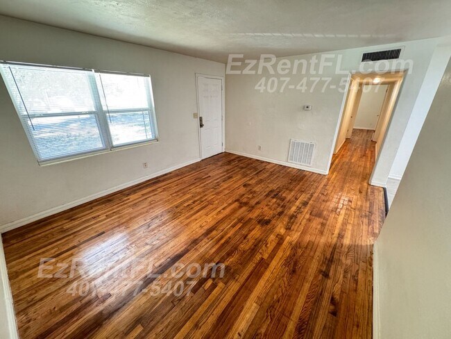 Foto del edificio - Renovated 4/2 in the Meadowbrook Area