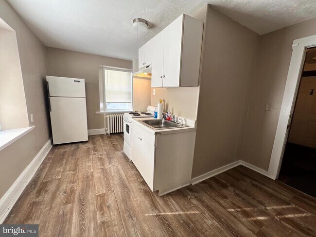 Building Photo - 502 S Main St