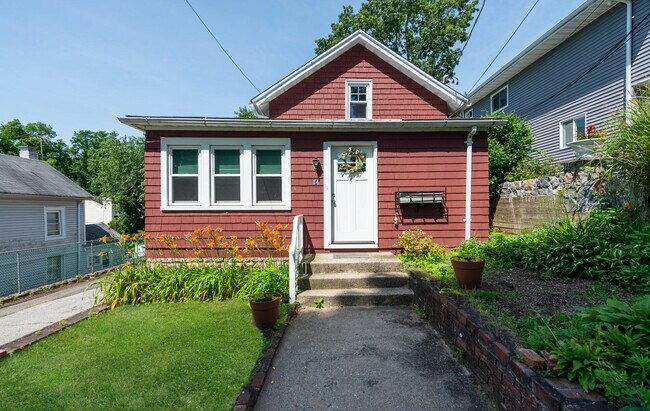 Building Photo - 14 Maple St