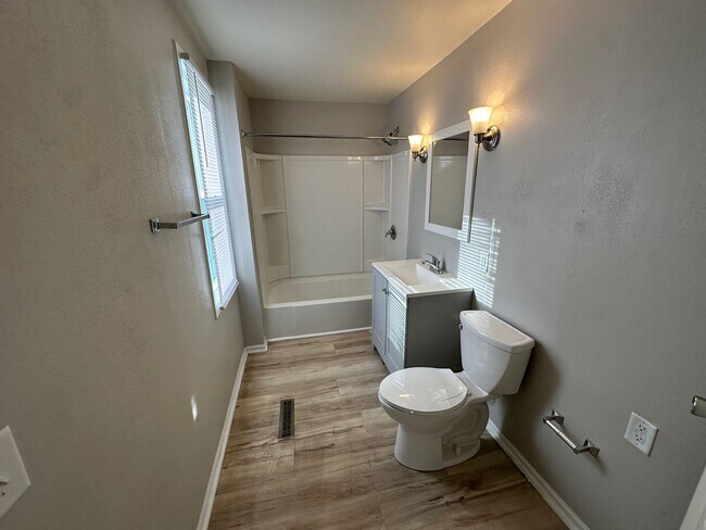 Foto del edificio - 4 Bedroom Single Family