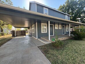 Building Photo - 2216 Roanoke Ln