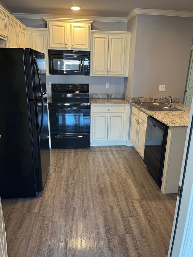 Foto del edificio - Call Heather at 479-208-0305 to see about ...