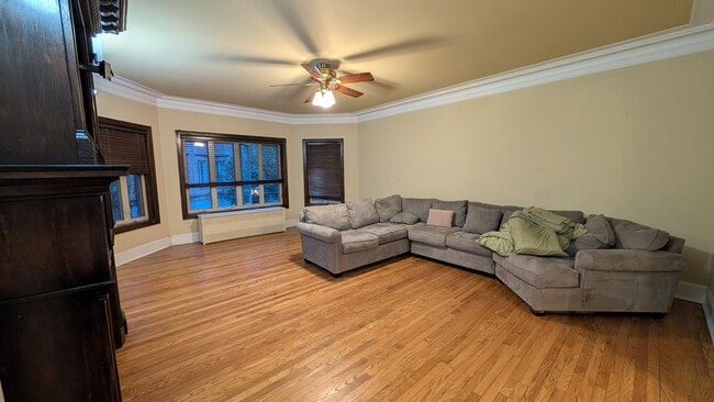 Huge Living Room - 4219 N Paulina St