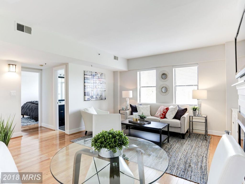 Primary Photo - 1727 R St NW