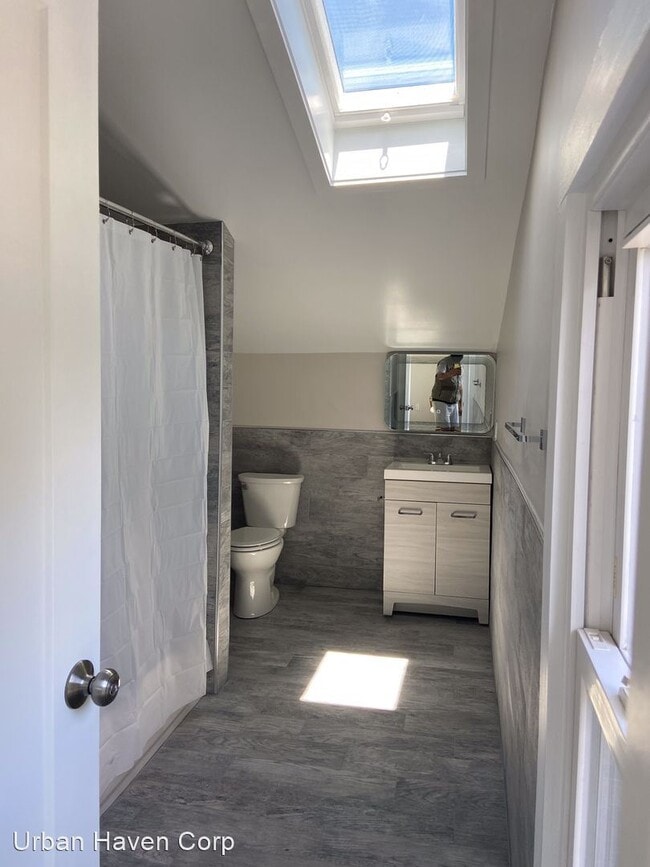 Building Photo - 539 Orange St