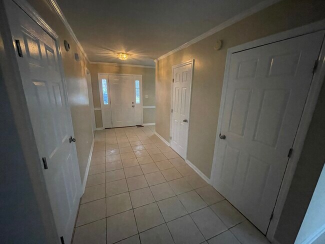 Building Photo - 716 Pinnacle Ct