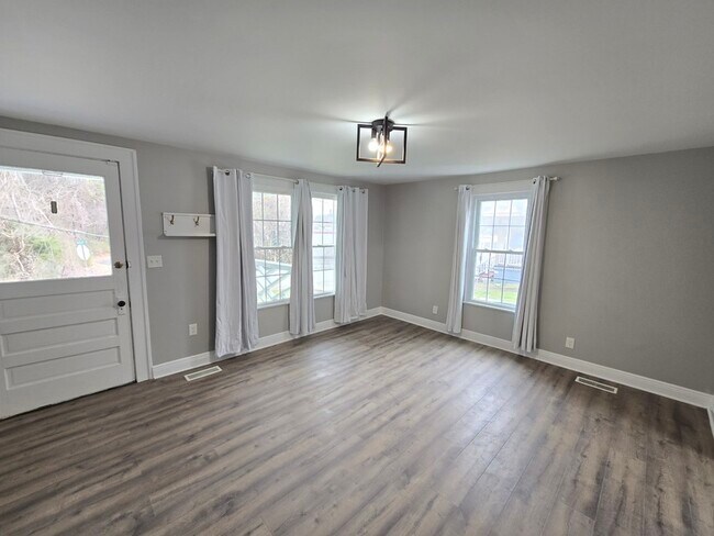 Building Photo - 105 California Ave