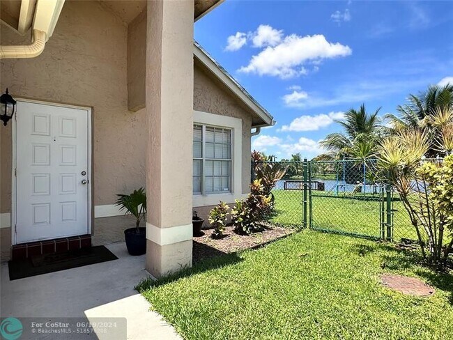 Foto del edificio - 9901 NW 45th St