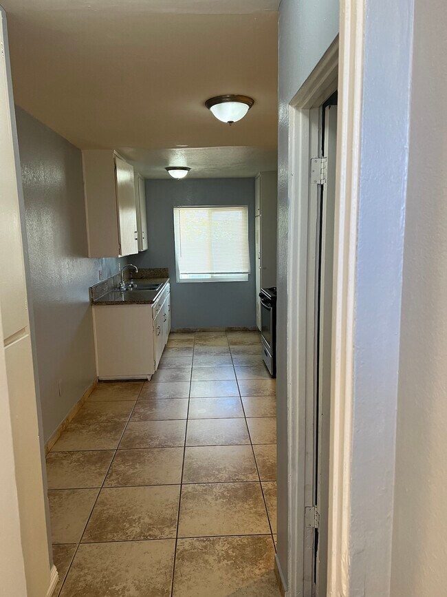 Foto del edificio - 570 West Shamrock Street, Unit 572