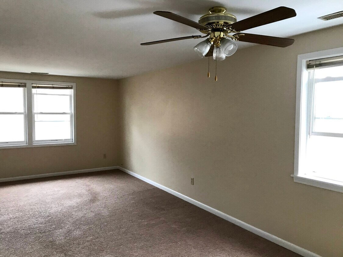 Sala de estar - 2344 Colvin Blvd Exd