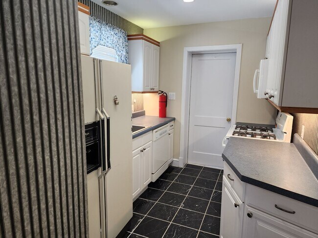 Foto del edificio - Incredible 3 Bedroom Ranch with Spacious 2...