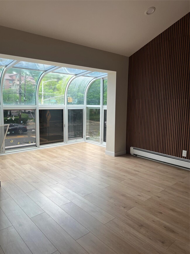 Foto del edificio - 48-23 Little Neck Pkwy