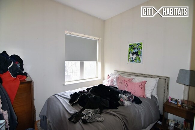 Building Photo - 433 Lorimer St