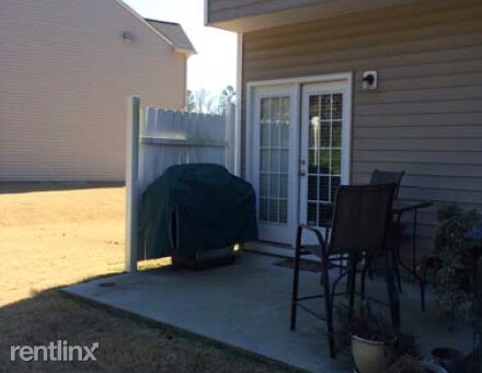 Foto del edificio - 6131 Neuse Wood Dr