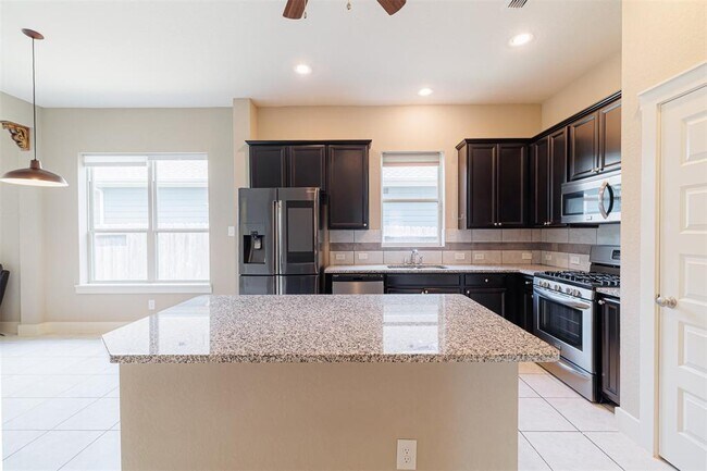 Building Photo - 16831 Osprey Bend Dr