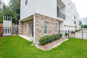 Building Photo - 5903 Val Verde St