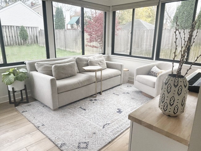 sala de estar acristalada - 6120 N Kent Ave