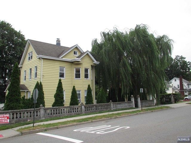 Building Photo - 580 Anderson Ave