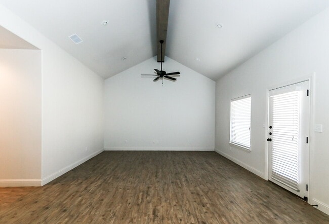 Building Photo - Half off first full month's rent/New Cooper Meadows Subdivision!