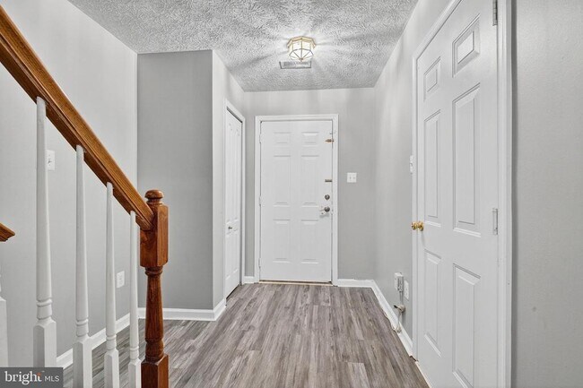 Foto del edificio - 3231 Halcyon Ct