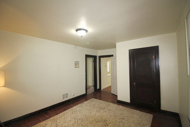 Foto del edificio - 8351 Octavia Ave