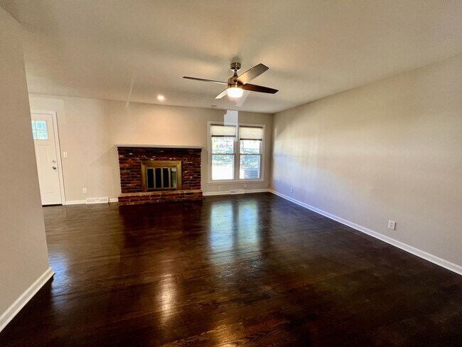 Building Photo - Amazing 3 Bedroom Home!