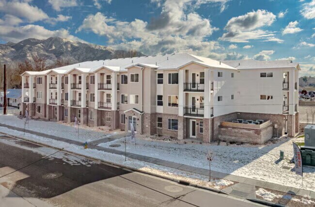 Foto del edificio - First Month's Rent FREE