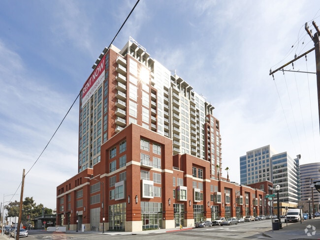 Building Photo - Centerra