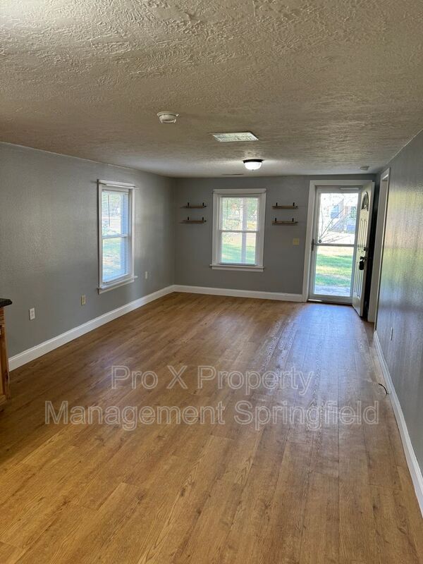 Building Photo - 801 S Golden Ave